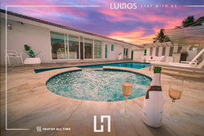 Luxurious Home with BBQ, Hot Tub, Heated Pool & Wifi - L36